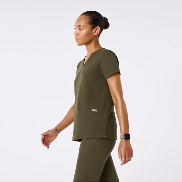 *Brand New* Figs Women's Olive Jogger Pants and Top Scrub Set - Picture 3 of 5